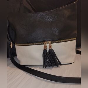 Medium Cross Body Bag Shoulder Black/White